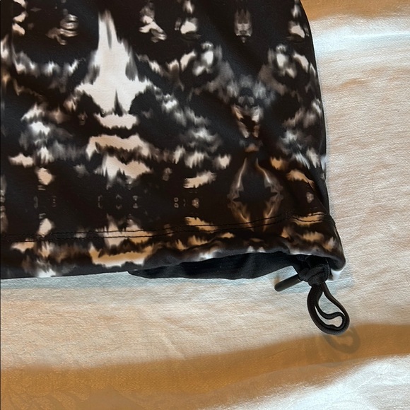 Sleek Black Strappy Tank Top - Picture 8 of 10